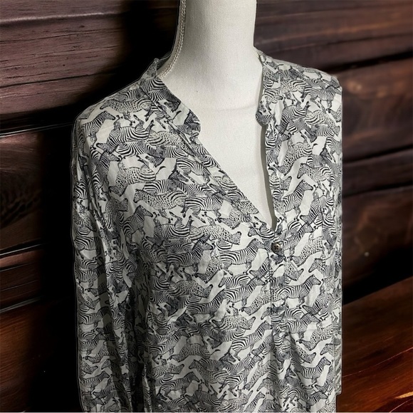 White & Black‎ Zebra Animal Print V-neck Top - Picture 1 of 5